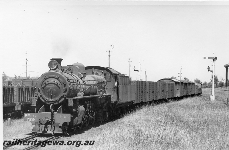 P18488
PMR class 729 on goods train from Bunbury, semaphore signal, water column, arriving Brunswick Junction, SWR line
