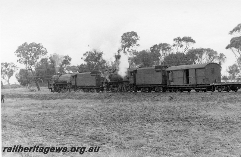 P18512
4 of 4 images of V class 1205 and V class 1222 on No 11 goods train near Cuballing on the GSR line, brakevan behind loco, on Cuballing Bank, side and rear view
