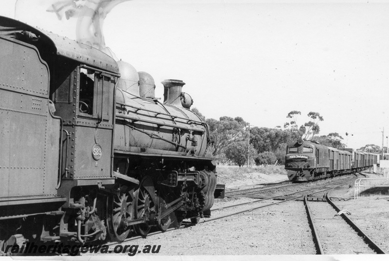 P18534
PR class 523, crossing X class 1026 