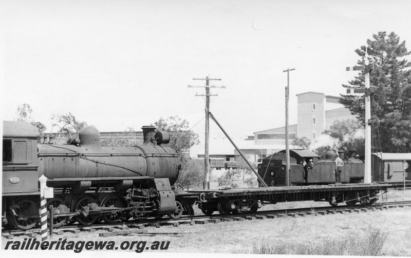 P18545
FS class 452, shunting flat wagon converted from QC class wagon, DD class 592, van, bracket signal, Picton Junction 

