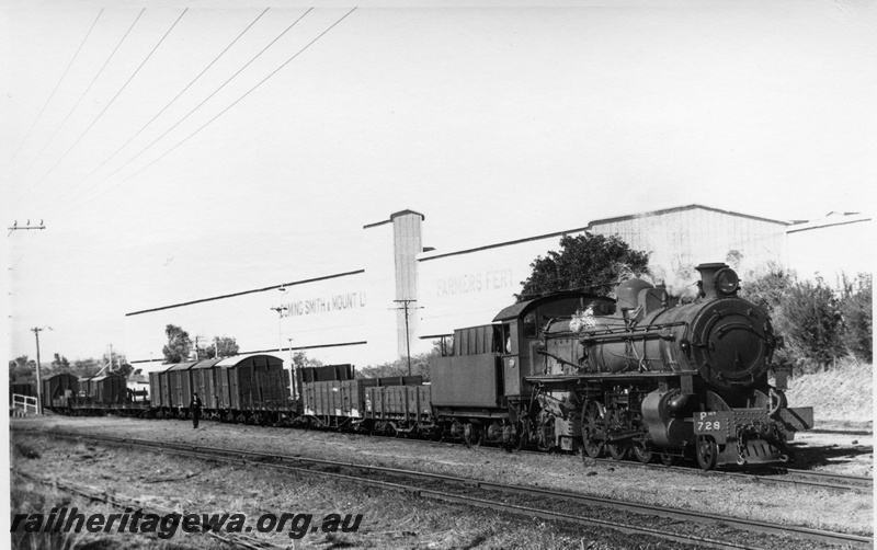 P18563
PMR class 728, on No 23 goods train to Bunbury, fertiliser shed, leaving Picton Junction, SWR line
