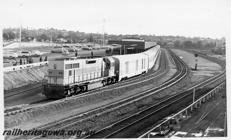 P18570
L class 268, on passenger train, at station, front and side view
