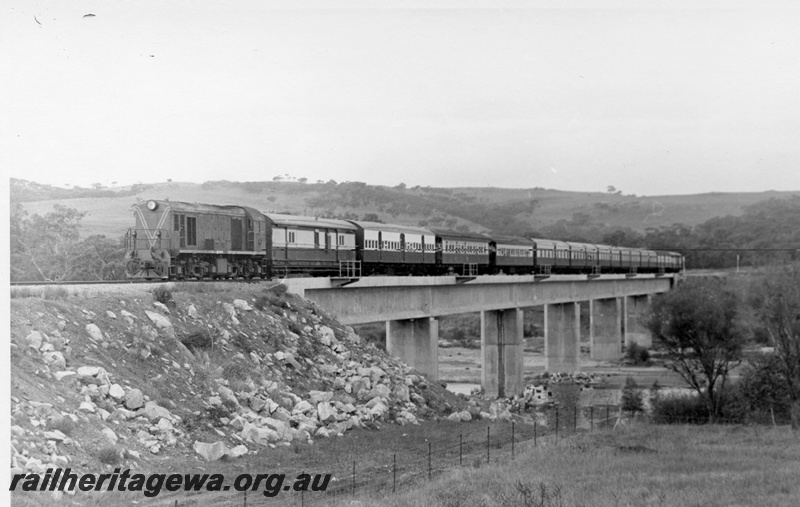 P18575
G class 51, on ARHS tour train to Calingiri, crossing bridge over Avon River, Toodyay, front and side view
