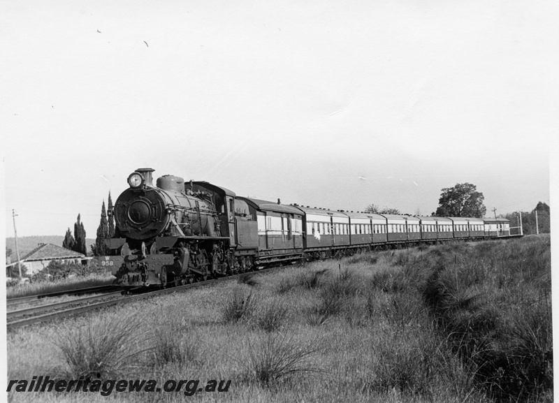 P18577
W class 558, on Wapet Social Club Special from Perth to Coolup, Stokley curve, SWR line
