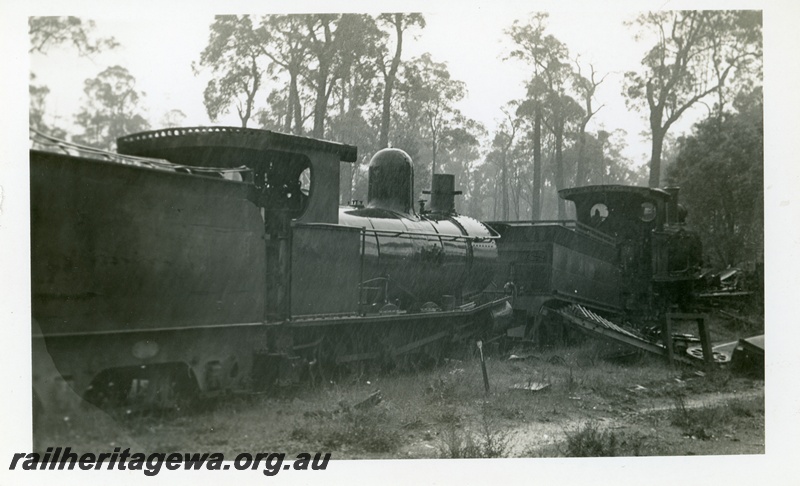 P18684
Steam loco No 109, and another loco ready for scrapping, Manjimup, side view
