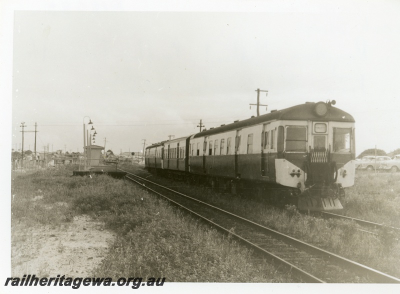 P18685
Suburban railcar set comprising two ADG class cars and an AYE class car, on regular Midland to Fremantle service, leaving Lock Street station, ER line
