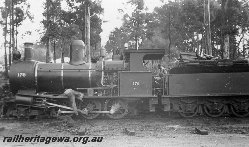 P18689
Bunning Brothers YX class 176, Donnelly River Timber Mill, side view
