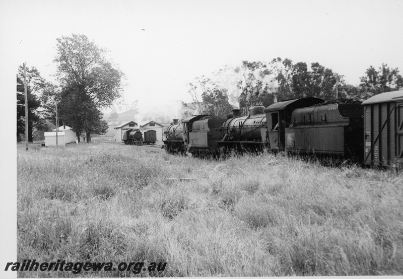 P18701
W class 928, ZBA class brakevan in background, side and front view
