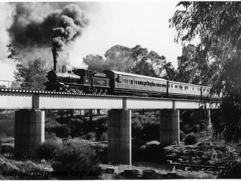 P18703
W class 922, W class 904, double heading goods train, rural setting, side and front view

