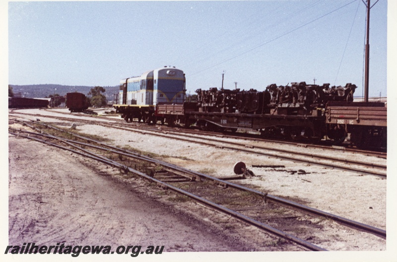 P18717
H class 2, on transfer bogies, goods wagons including HC class 21512, pointwork, side and end view
