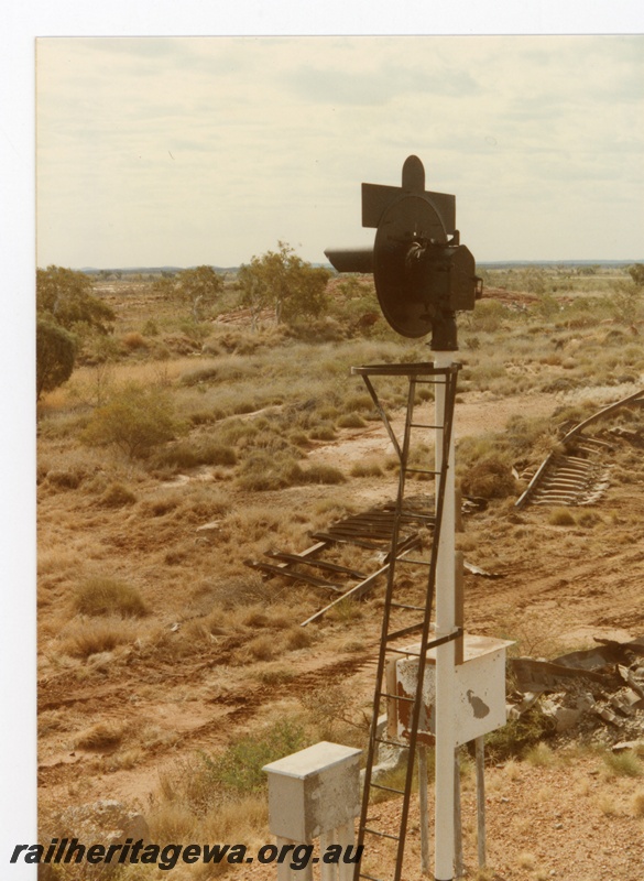 P18742
Mount Newman (MNM) Turner siding - CTC signal damaged following derailment
