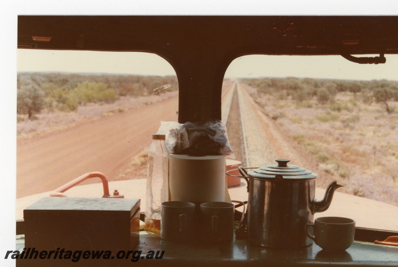 P18746
Mount Newman (MNM) M636 class 5471 - crib facilities in cab of locomotive.
