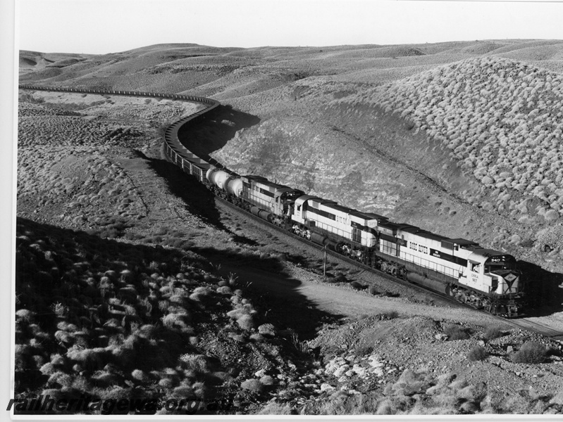 P18813
Cliffs Robe River (CRRIA) M636 class 9417, 9415, 9411 haul an empty train through the 86kp cutting.
