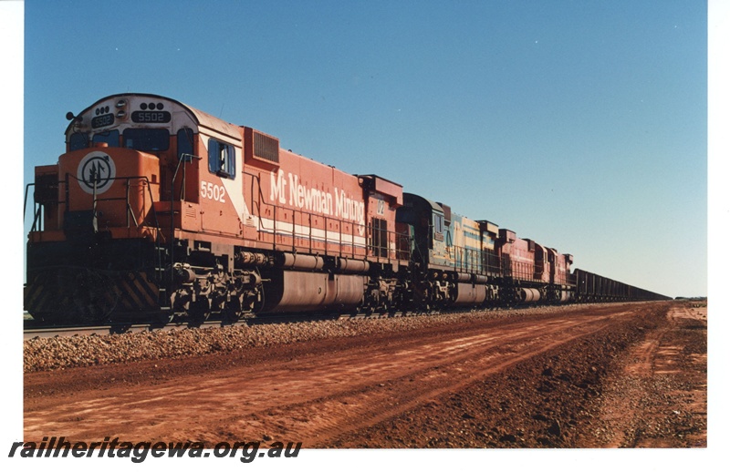 P18873
Mount Newman (MNM) M636 class 5502, 5488 (bi centenary livery), head a 192 car empty train at Walla.
