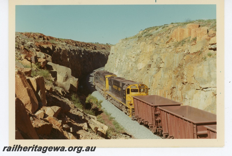 P18882
Hamersley Iron (HI) C628 class 2004 & C636 class 2009 rear view of empty train entering Bells Cutting near Tom Price.
