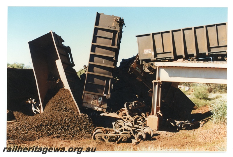 P18901
Mount Newman (MNM) loaded ore train derailment.
