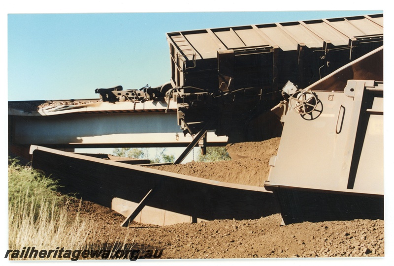 P18903
Mount Newman (MNM) loaded ore train derailment.
