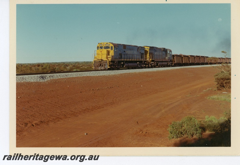 P18932
Hamersley Iron (HI) C628 class 2004, C636 class 2009 haul loaded iron ore train across the Fortescue River flood plain.
