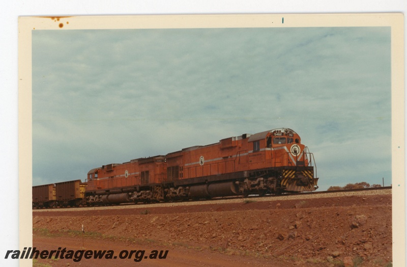 P18937
Mount Newman (MNM) C636 class 5462, 5461 approaching balloon loop Mount Whaleback, Newman.
