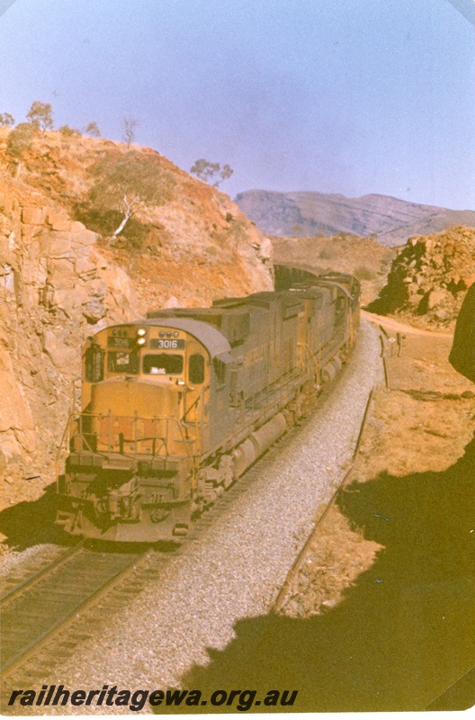 P18951
Hamersley Iron (HI) C636 class 3016 heads a loaded ore train through Bells Cutting near Tom Price.
