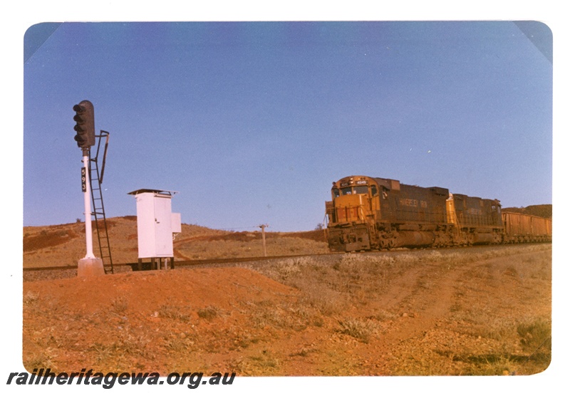 P18953
Hamersley Iron (HI) M636 class 4045 heads an ore train.
