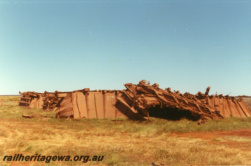 P18956
Hamersley Iron (HI) scene of derailment near Brolga.
