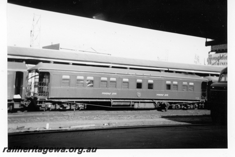 P18970
AV class 286 dining car, on express train, Perth station, end and side view
