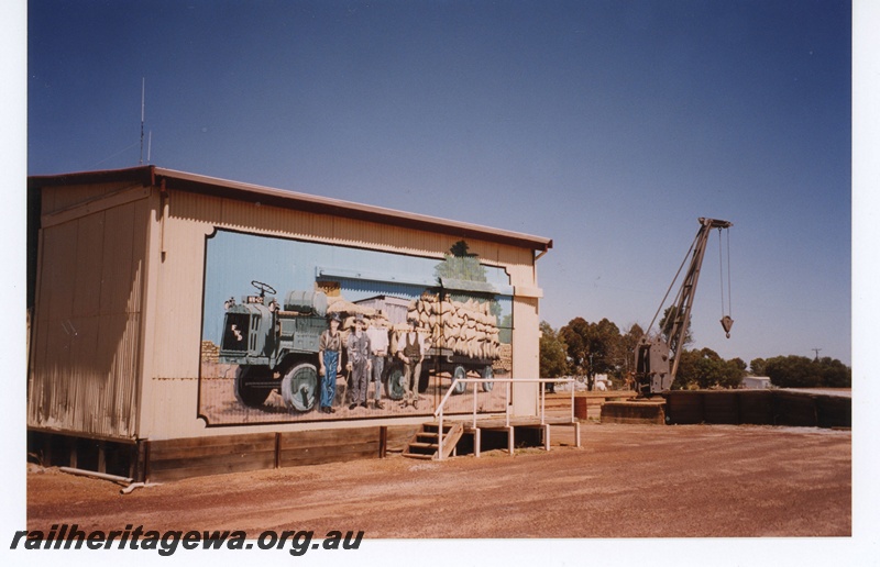 P18990
Mural on goods shed Wyalkatchem Station platform crane in background. WLB line.
