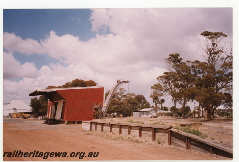 P18995
Ongerup goods shed and barracks. TO line.
