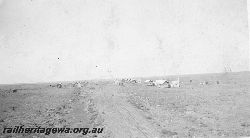 P19019
Overview of Pimba station and town, track, sidings, houses, Pimba, South Australia, TAR line
