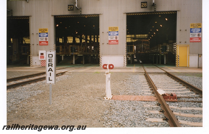 P19037
Hamersley Iron (HI) 7 Mile locomotive workshops.
