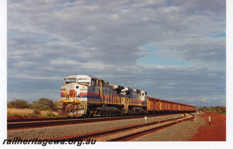 P19039
Hamersley Iron (HI) C44-9W class 7067 leads another C44-9W class locomotive at Yandicoogina mine.
