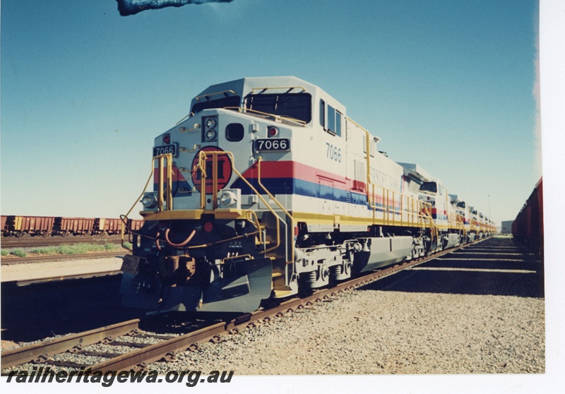 P19041
Hamersley Iron (HI) C44-9W class 7066 at 7 Mile Dampier.
