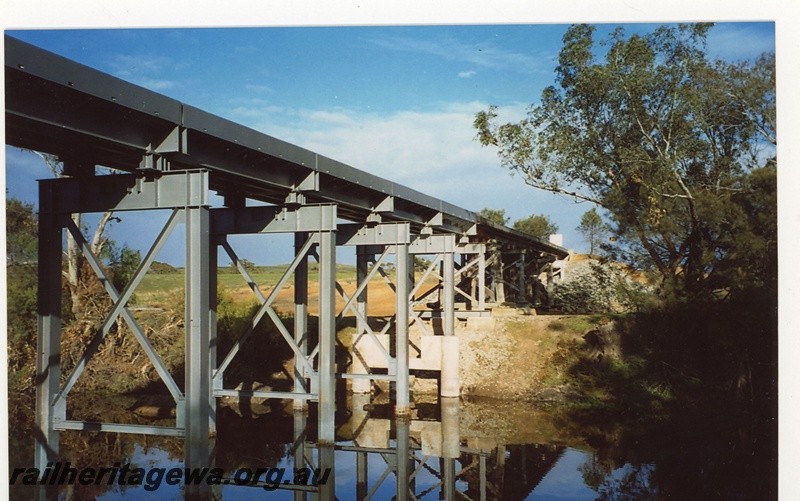 P19066
Avon River Bridge near York. Showing steel reinforcement. YB line.
