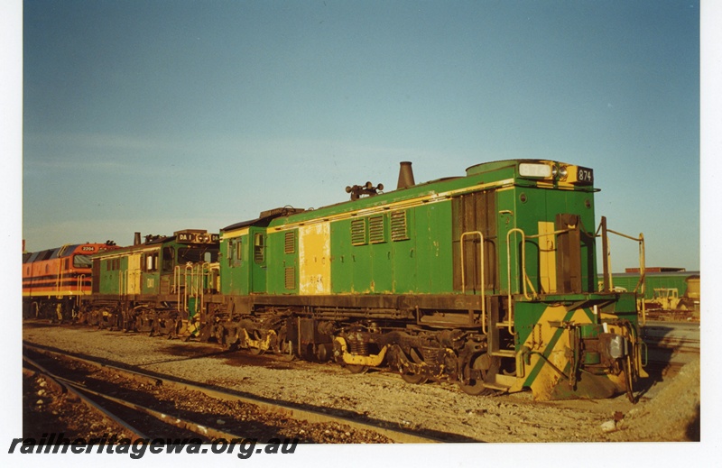 P19085
Australian Western Railway (AWR) 830 class 874 (ANR green livery), DA class 1 (ANR green livery) and 22 class 2204 (AWR orange livery) at Forrestfield.
