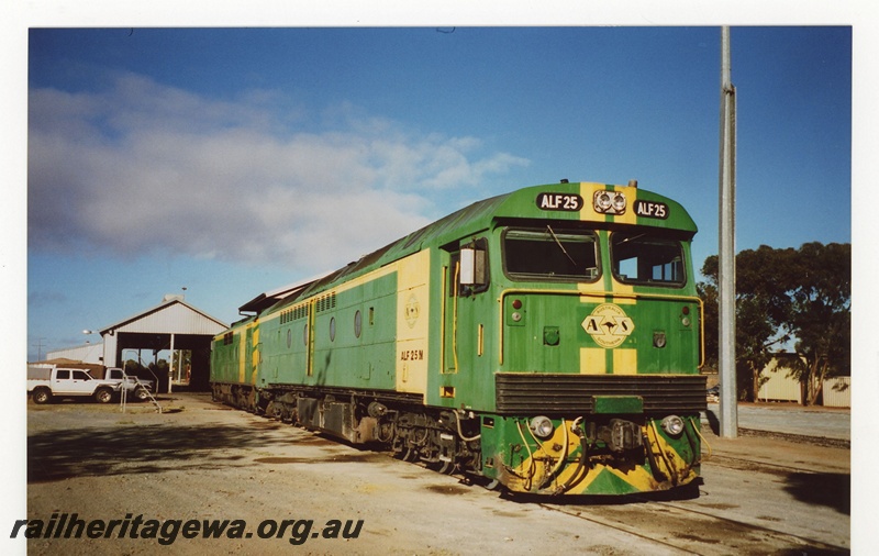 P19090
Australian Southern Railway (ASR) ALF class 25 (ANR green/yellow livery) at Kalgoorlie locomotive depot.
