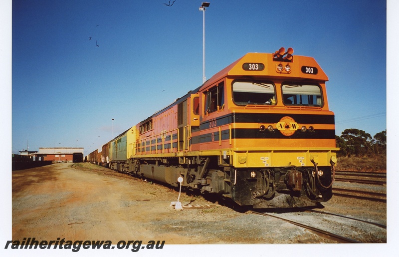 P19091
Australian Western Railway (AWR) Q class 303 leads 3025 Goods at West Kalgoorlie. EGR line.
