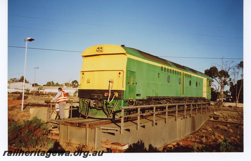 P19093
Australian southern Railway (ASR) ALF class 25 (ANR green/yellow livery) on turntable at Kalgoorlie locomotive depot.
