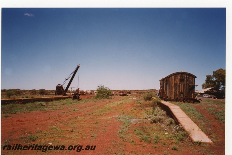 P19122
Laverton - remains of brakevan, platform coping and station crane. KL line.
