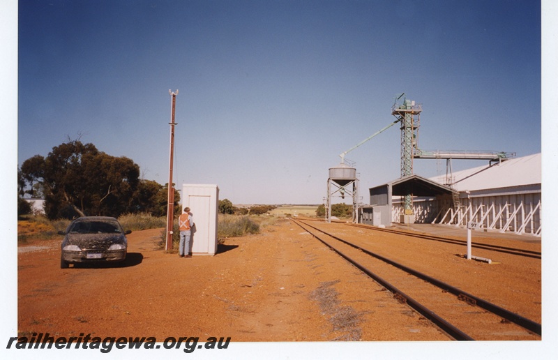 P19124
Welbungin Staff Cabin - CBH grain facility on right of photo. WLB line.
