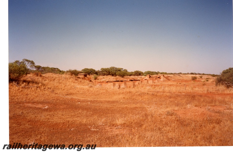 P19146
Remains of bridge between Mullewa and Yalgoo. NR line.
