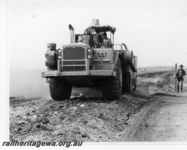 P19215
Mount Newman Mining (MNM) construction of rail formation near 37 mile.
