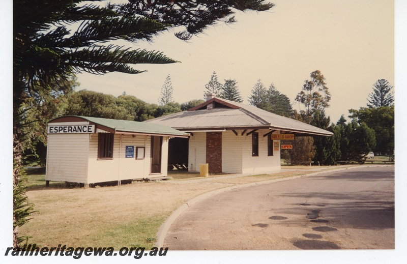 P19251
Old railway station buildings,Ladies Waiting Room and a Traffic Office,, Esperance, CE line, 
