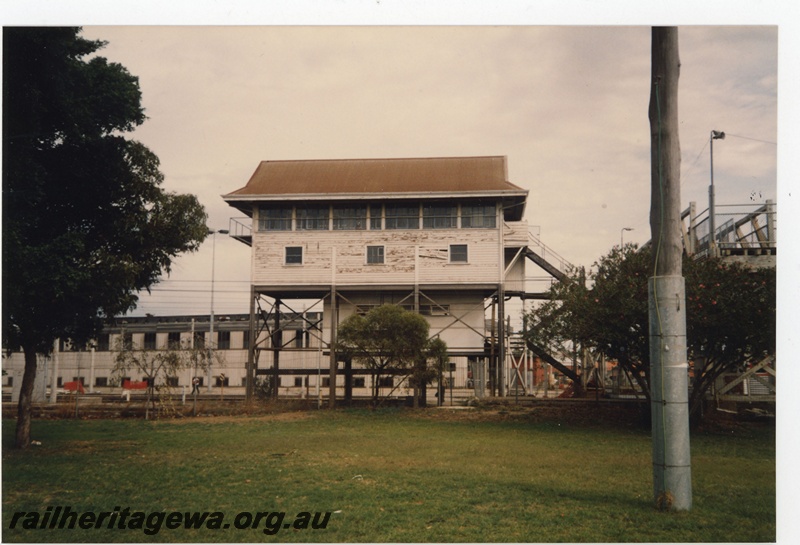 P19276
Signal box, pedestrian overpass, Claisebrook, ER line, view from adjacent park
