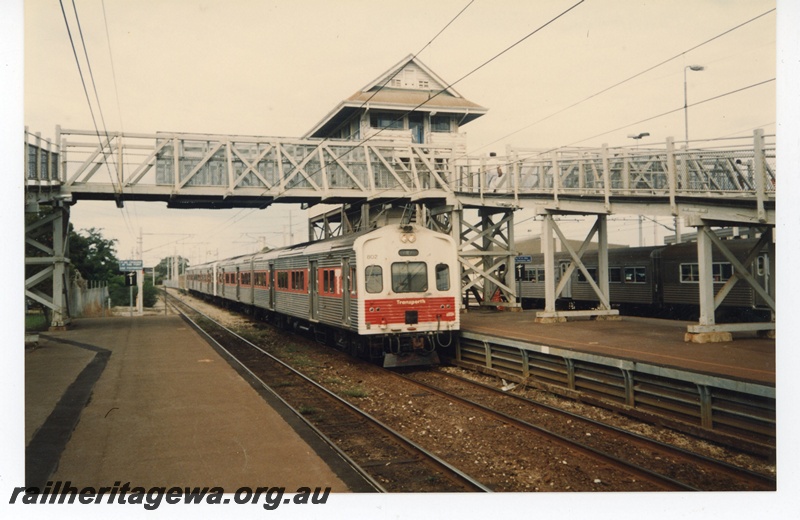 P19277
Transperth DMU four car set, entering Claisebrook station, platforms, pedestrian ramp and overpass, signal box, Claisebrook, ER line, side and front view from adjacent platform
