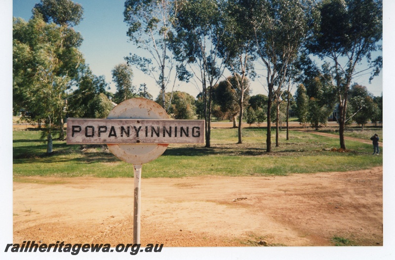 P19289
Station nameboard, sightseer, park, Popanyinning, GSR line
