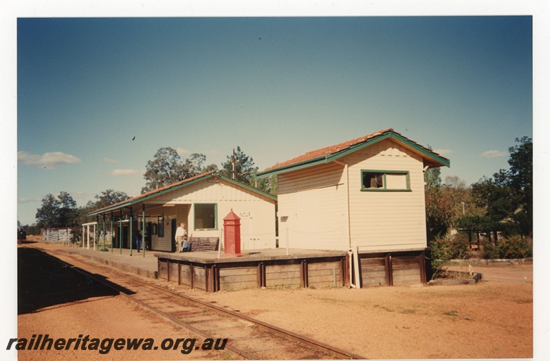 P19292
Platform, station buildings, track, Dwellingup station, PN line, track level view
