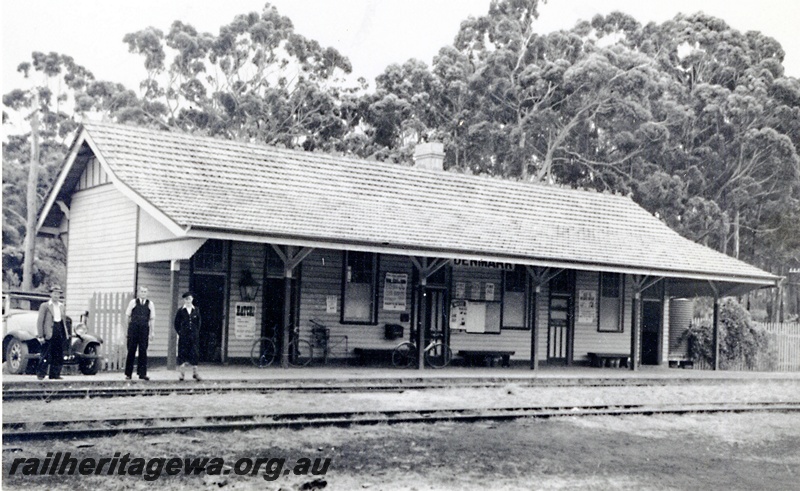 P19297
Station building, timber and tile, tracks, rail staff, onlooker, Denmark, D line, track level view
