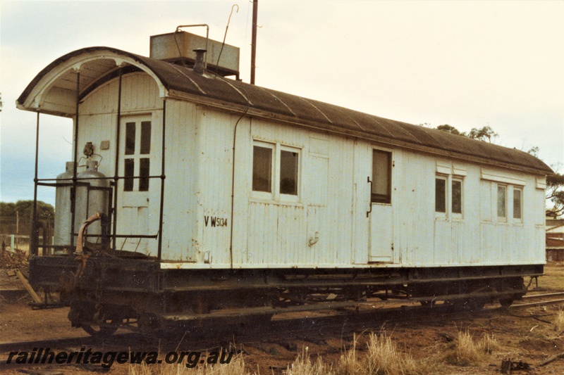 P19374
VW class 5134, ex ZA class 180 with end platform, white livery, platform end and side view
