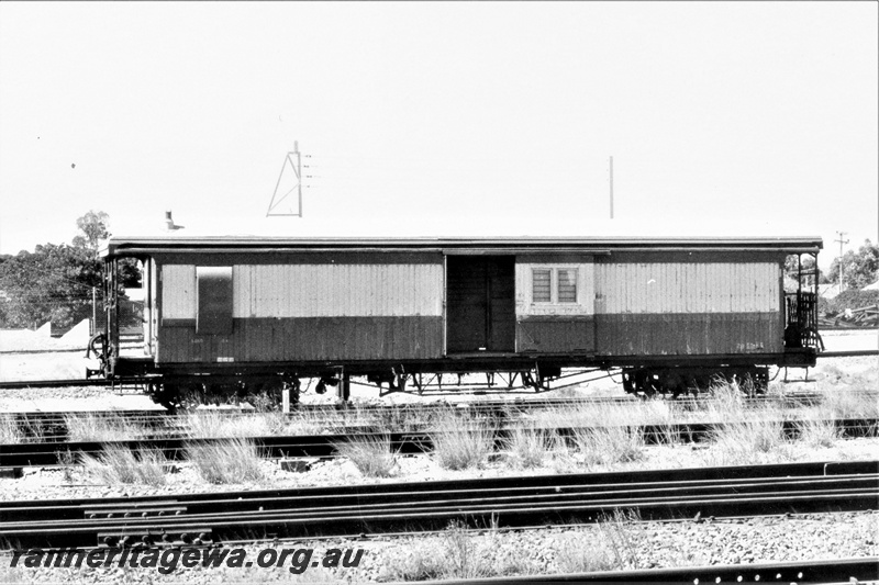 P19386
WAGR z class 9 brakevan, green livery with the cream stripe, Bellevue yard, side view
